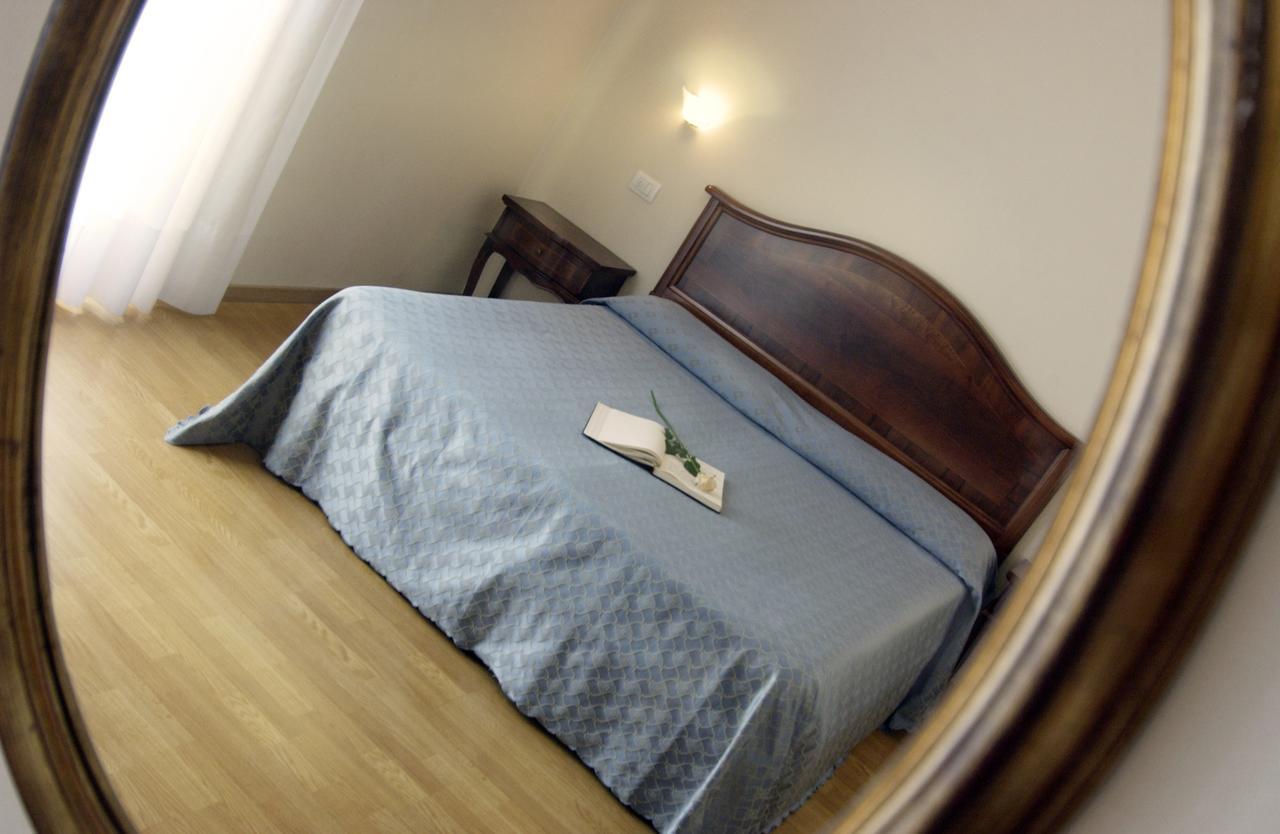 Hotel Belvedere Torri Del Benaco Chambre photo